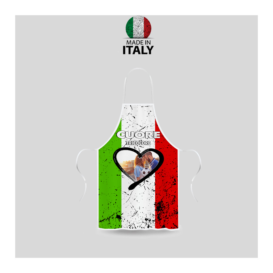 grembiule da cucina con grafica cuore tricolore, colorato a strisce bianca rossa e verde, possibilità di personalizzare il cuore con foto scritta o immagine